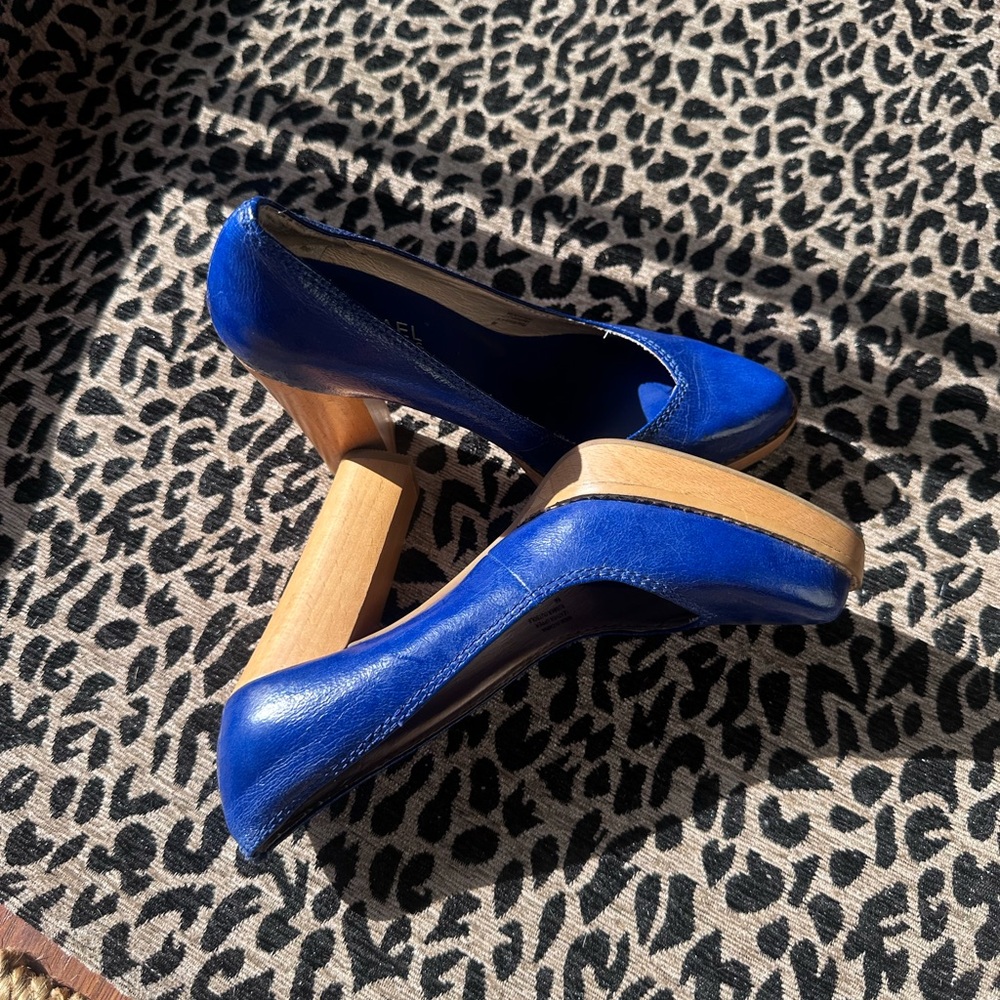 Royal blue Michael Kors platform leather heels - Picture 2 of 7